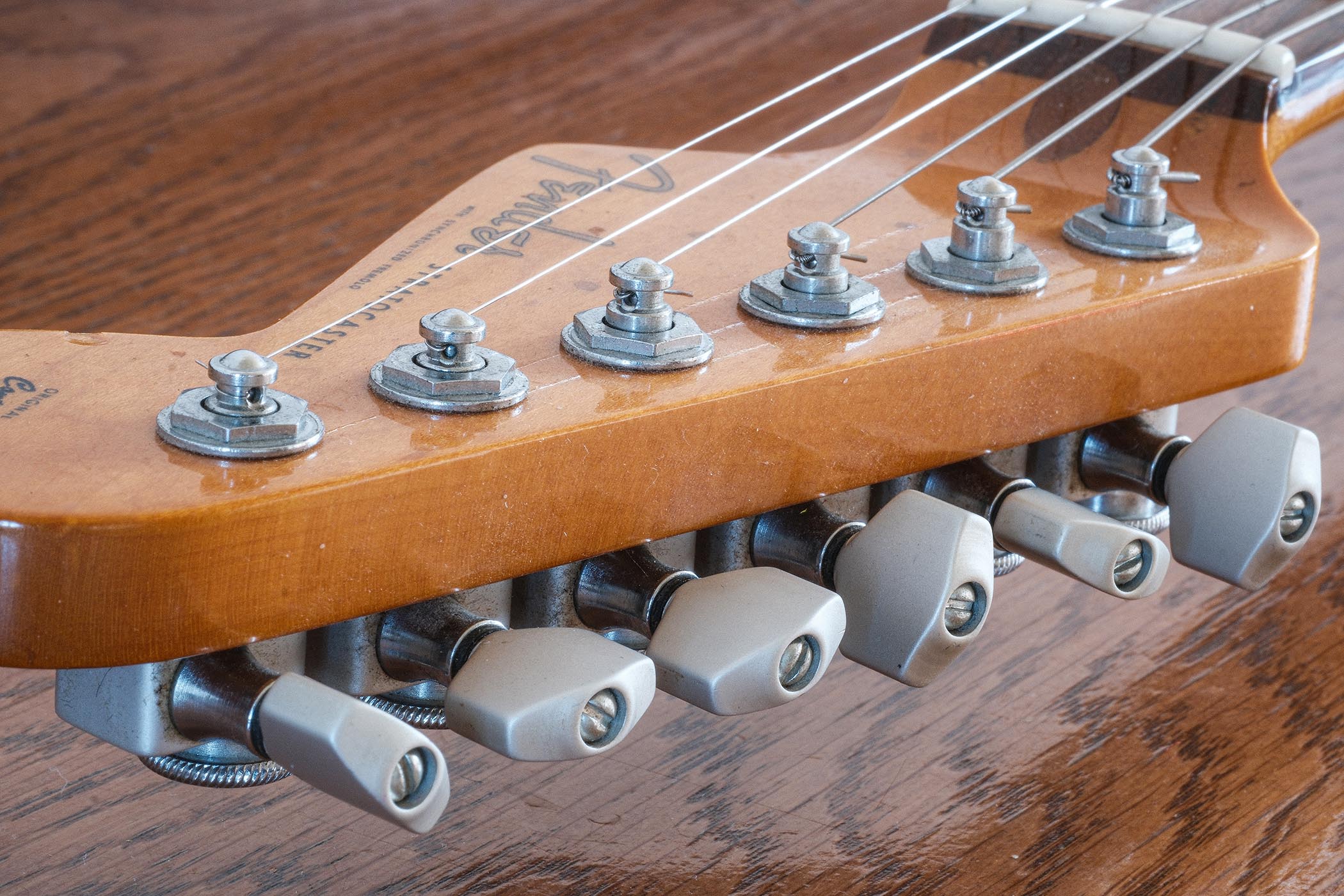 Sperzel units were one of the earliest improved and locking tuners. Those pictured have staggered string posts and there&amp;rsquo;s no string tree