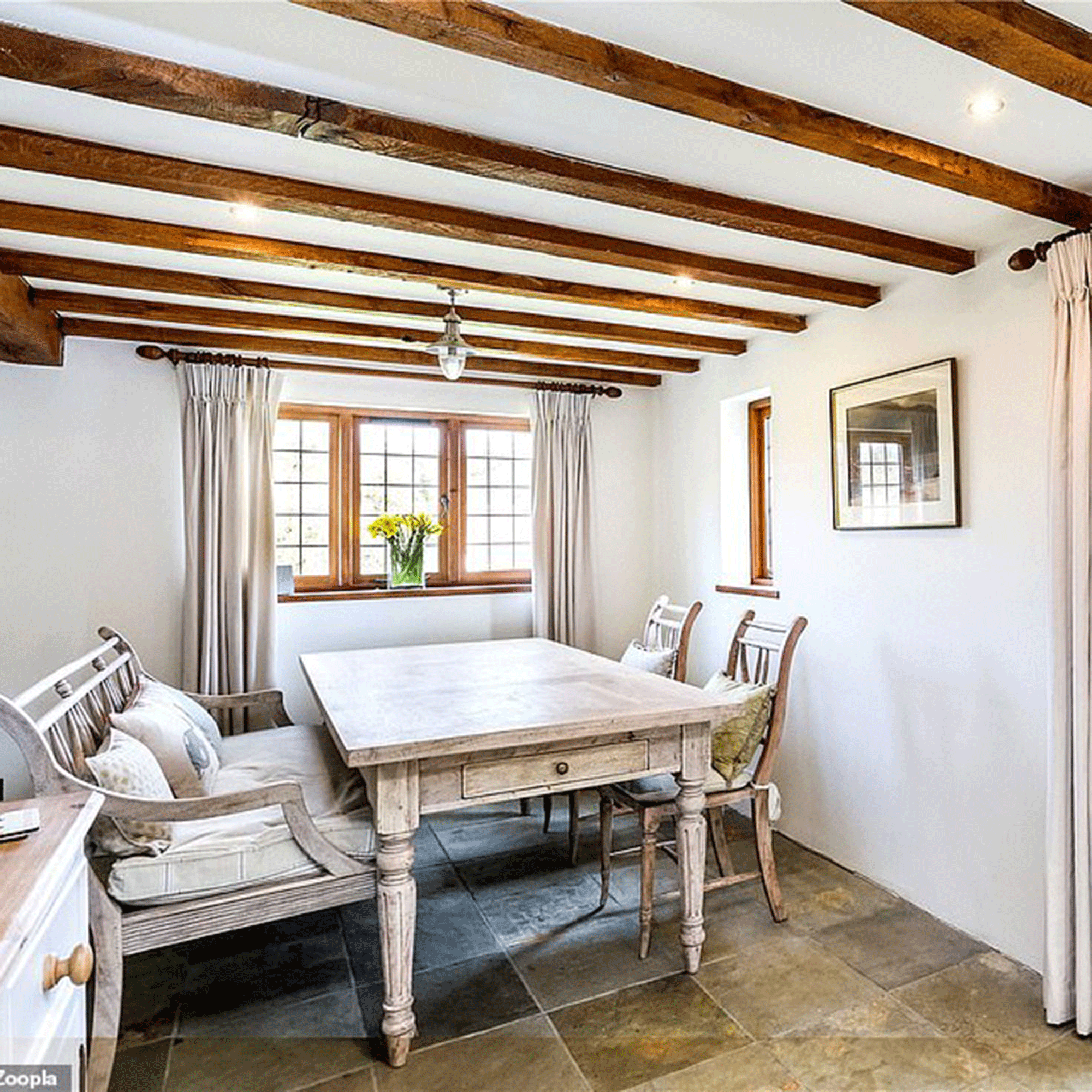 Holiday cottage white dining area