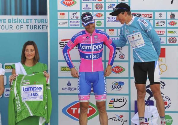 Alexander Efimkin (Team Type 1 - Sanofi Aventis) with Alessandro Petacchi (Lampre-ISD).