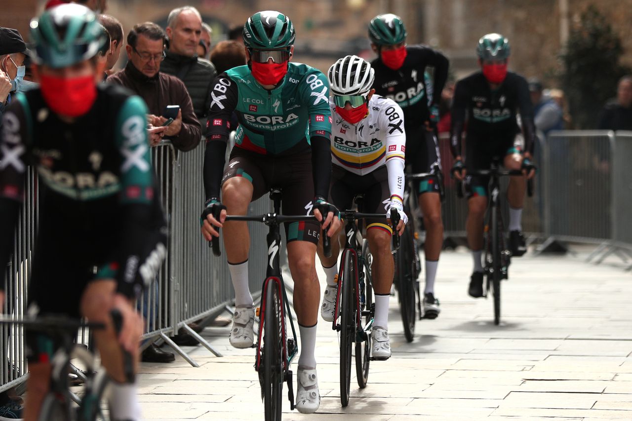 Peloton at the Tour of the Basque Country