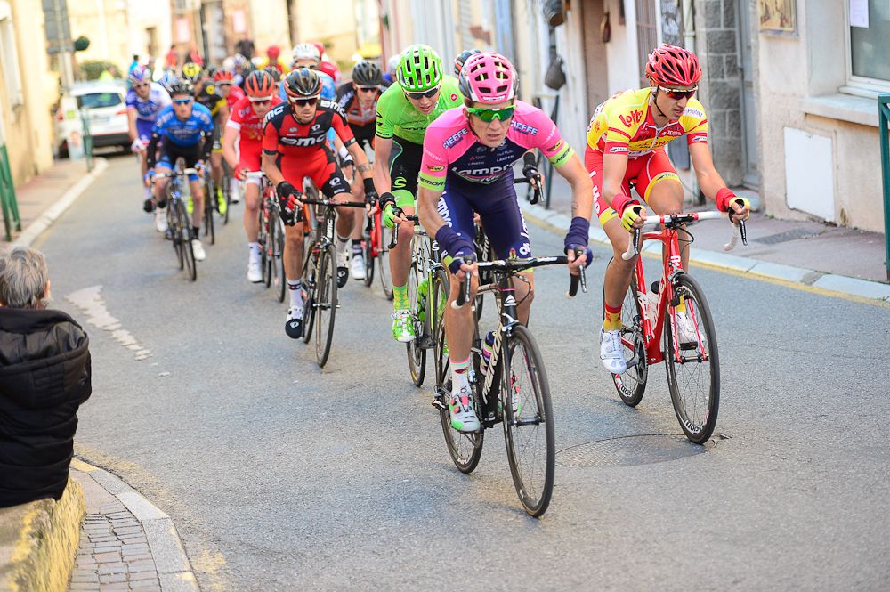 The peloton in chasing mode at Haut Var.