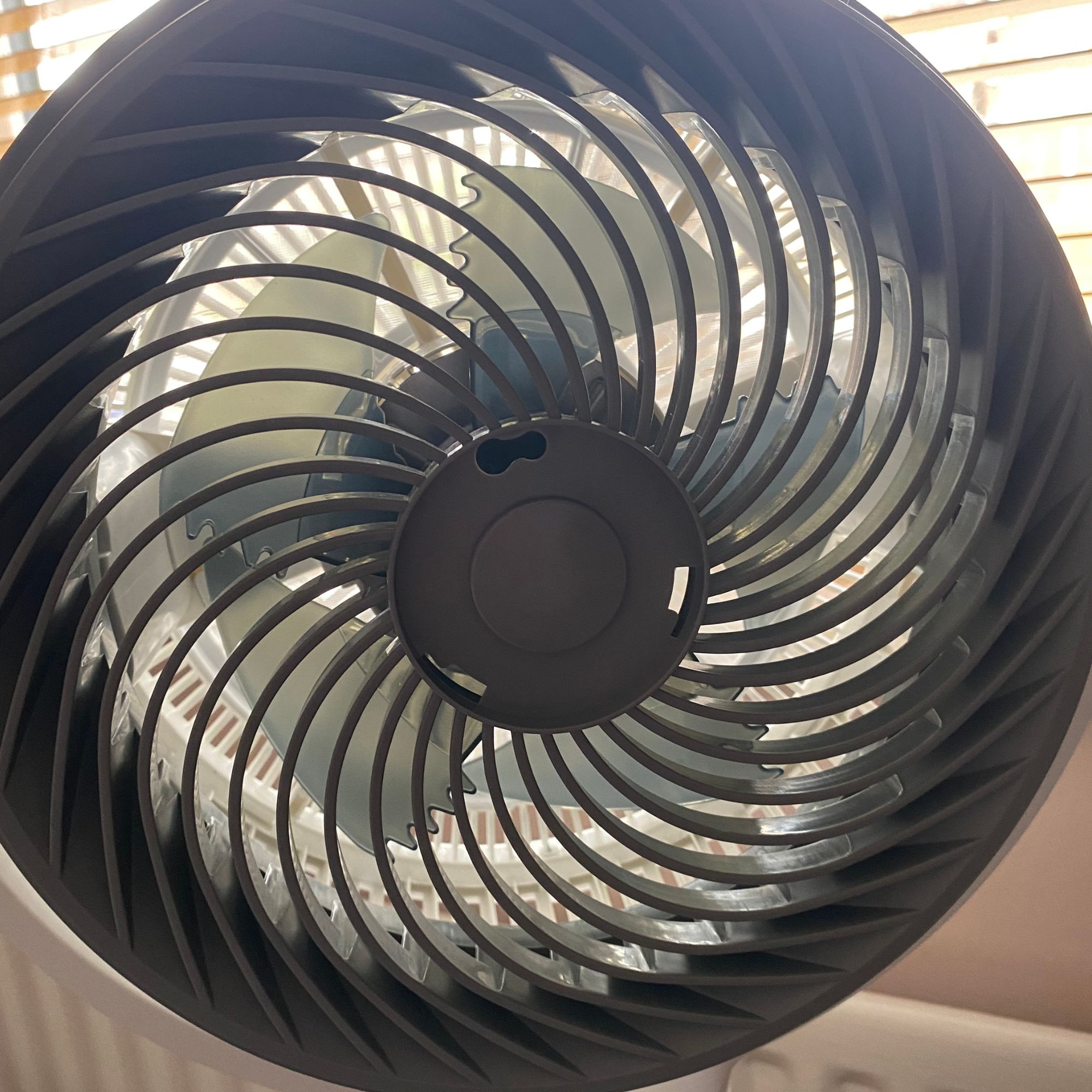 The fan head of the Pro Breeze Airflo 43'' Hybrid Pedestal Fan with the scent pod removed