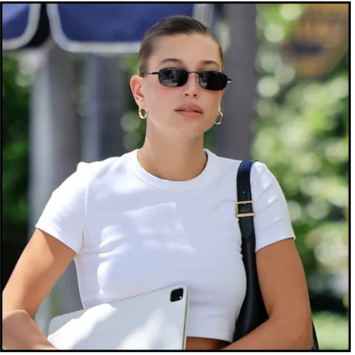 Hailey Bieber 