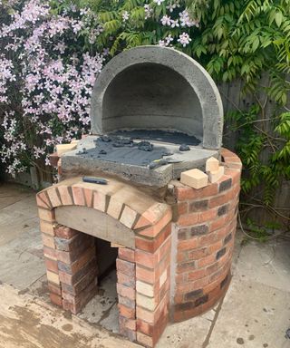 Brick pizza oven