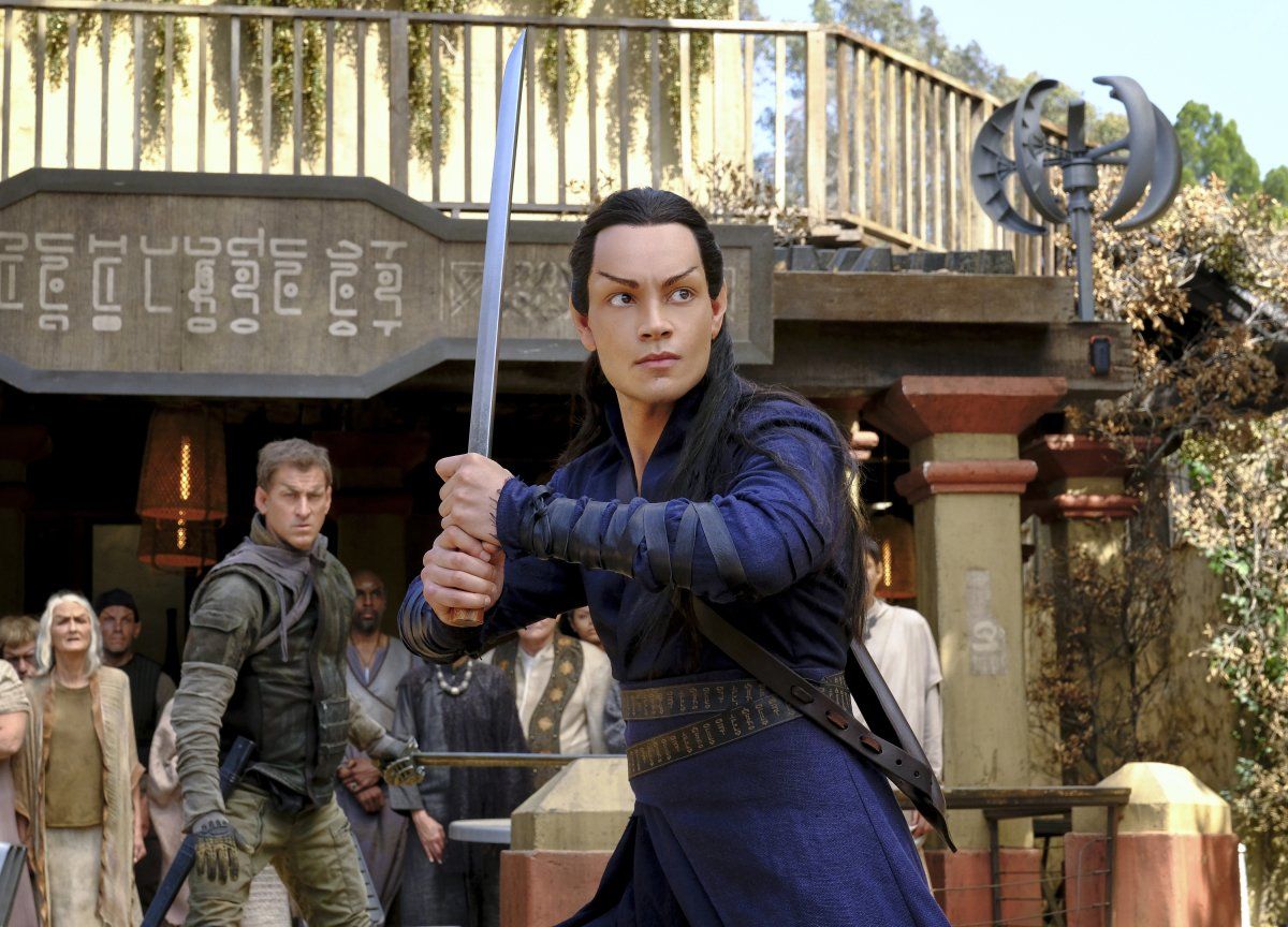 Evan Evagora as Elnor