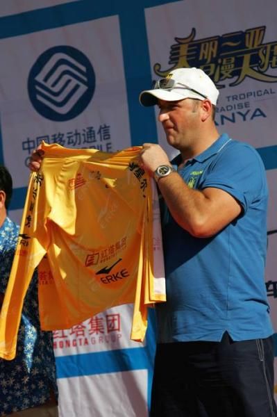 Vitaliy Buts (Ukraine) retains the yellow jersey but after being invloved in a crash in the final kilometre manager Roman Tkachivskyi did the honours.
