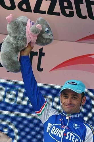 Hanging with his good mate on the podium was Paolo Bettini