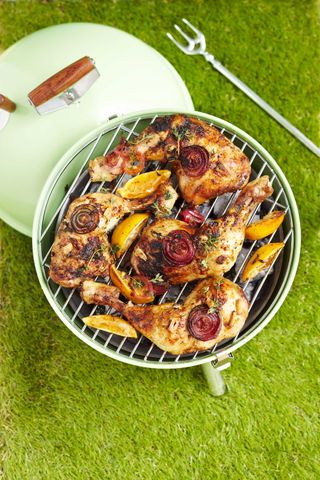 how to remove rust from grills and barbecues: chicken cooking on grill