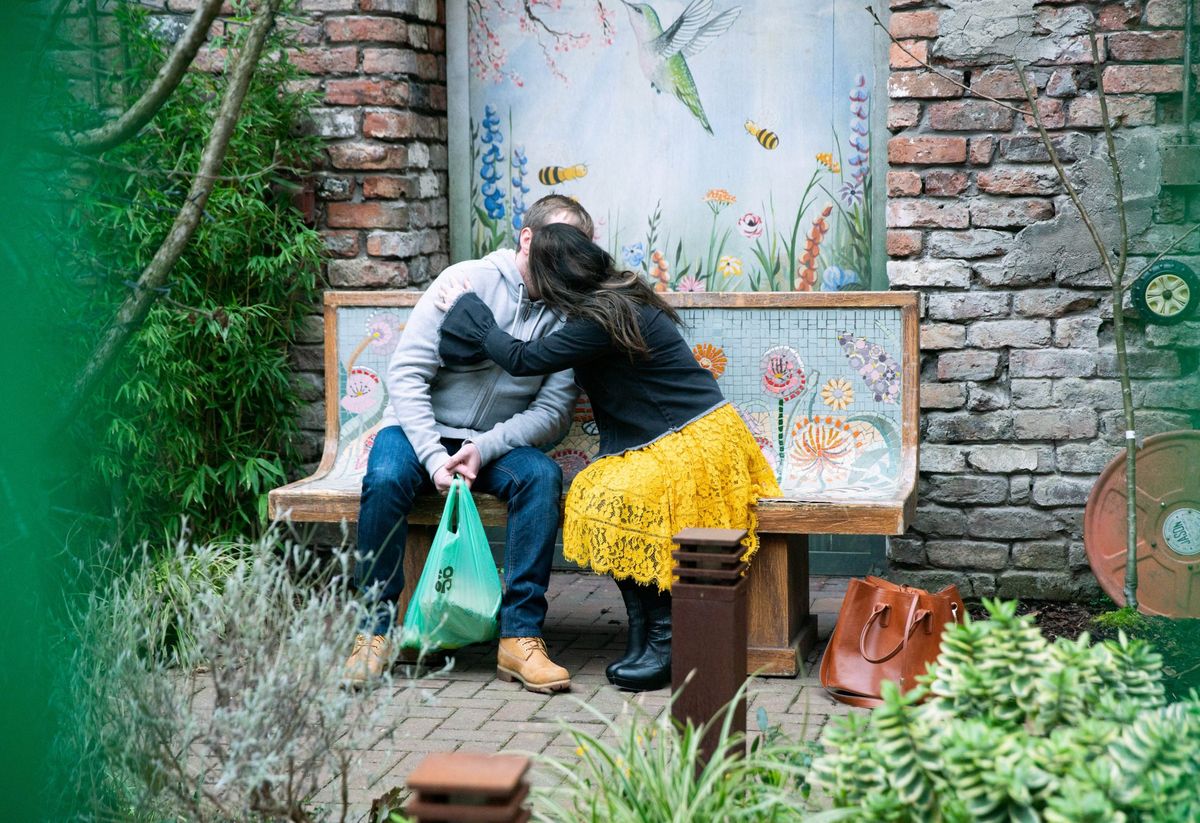 Behind the scenes Alina and Tyrone kiss Coronation Street