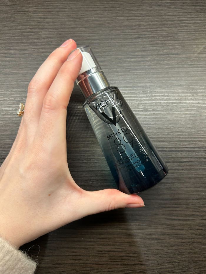 A picture of the Vichy Mineral 89 Hyaluronic Acid Booster Serum