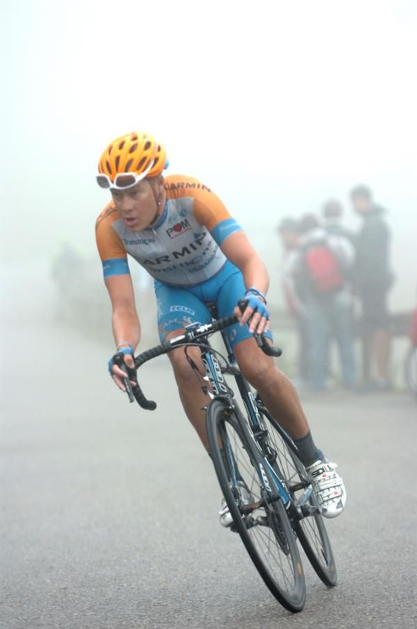 Tom Danielson (Garmin-Transitions) rides through the mist.