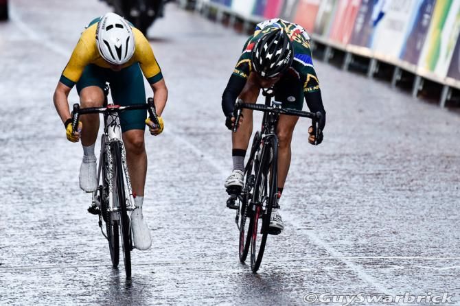 Sprint for 3rd - Ashleigh Pasio (South Africa) and Tiffany Cromwell (Australia)
