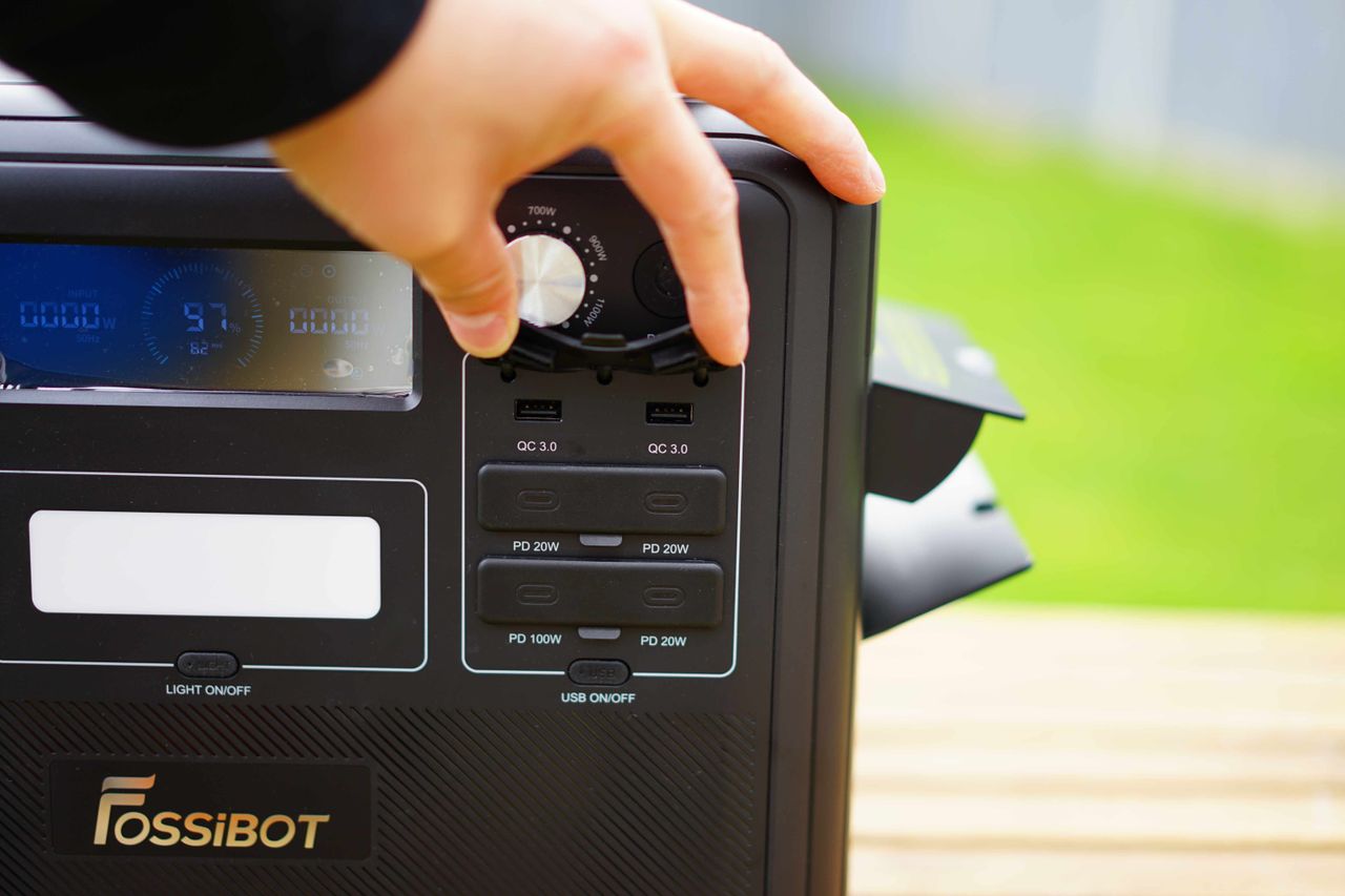 Fossibot F2400 during our review process