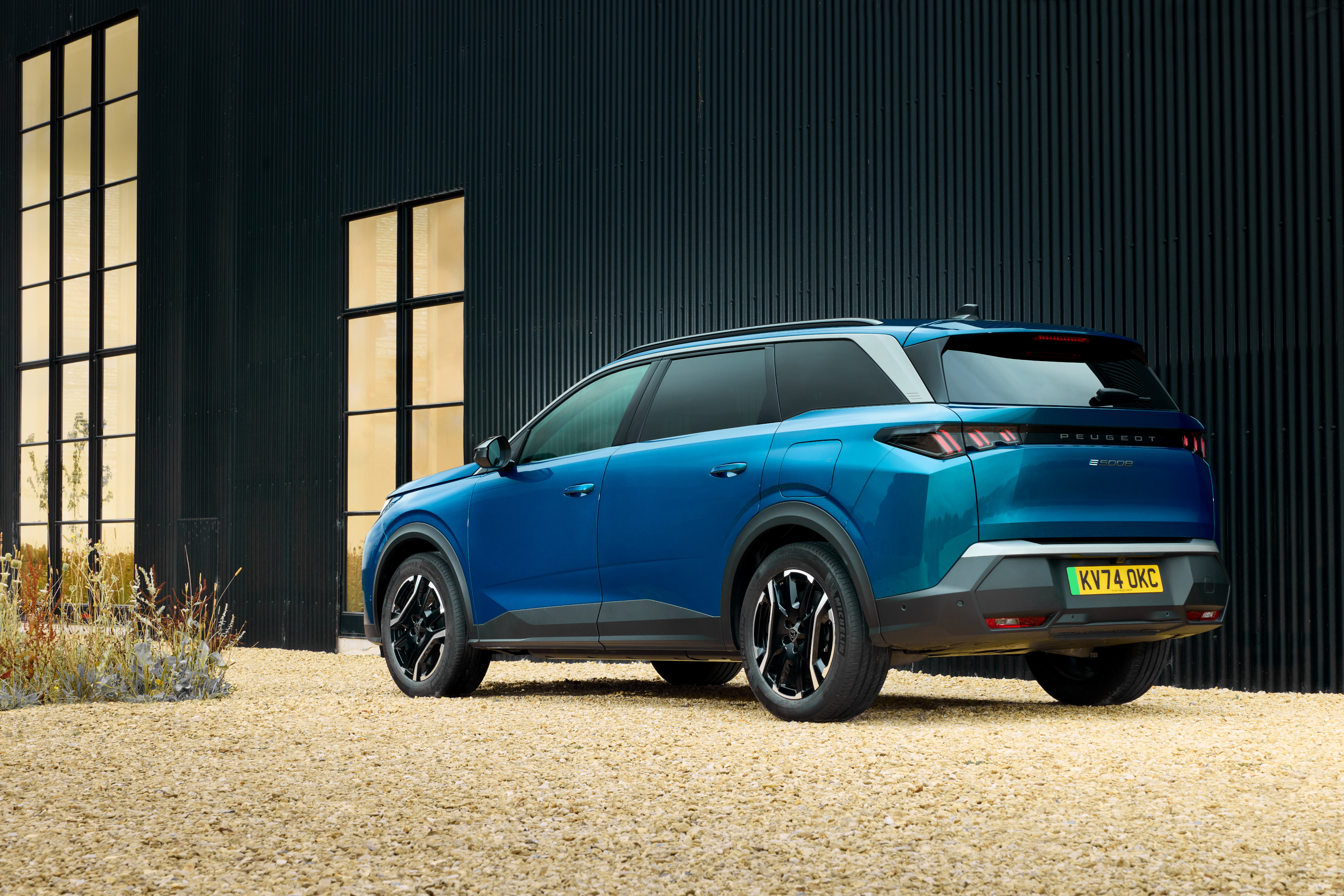 Peugeot E-5008 electric SUV