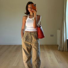 An image of @smythsisters wearing the khaki colour trend. 