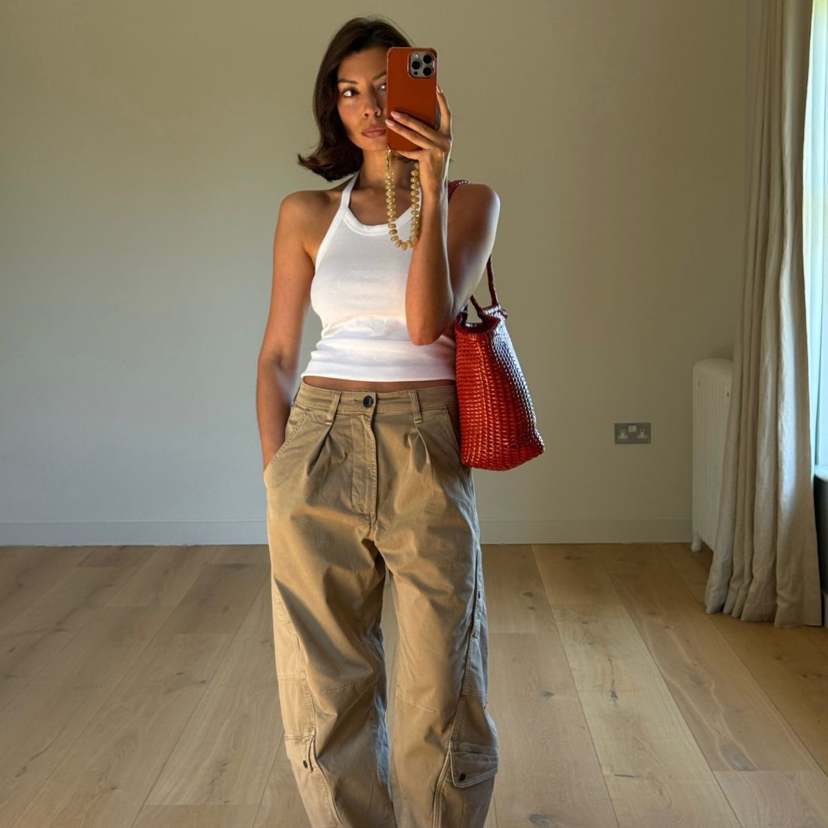 An image of @smythsisters wearing the khaki colour trend. 