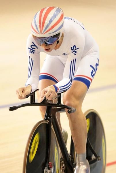 Wendy Houvenaghel (Great Britain) on her way to the silver medal in the women's 4,000m individual pursuit.