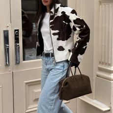 @thecarolinelin wearing high heels with jeans in a spring outfit