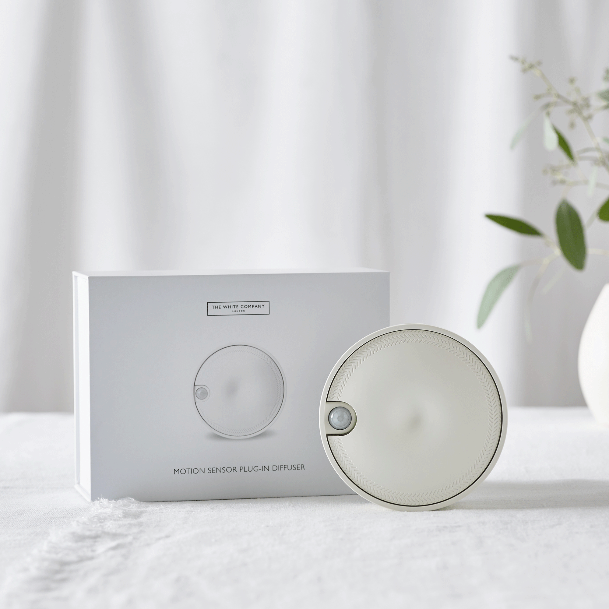 The White Company motion sensor plug-in diffuser is a game-changer ...