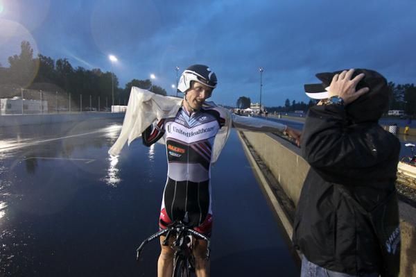 Marc Demaar (UnitedHealthcare pb Maxxis) covers up quickly after his run around the track.