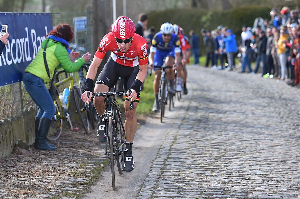 Jurgen Roelandts (Lotto Soudal) finds the smooth way up the climb