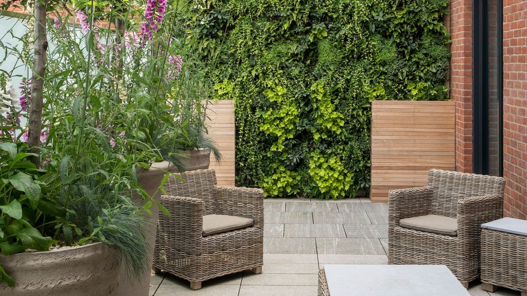 Living wall ideas: Creative ways to plant a green wall garden | Homes ...