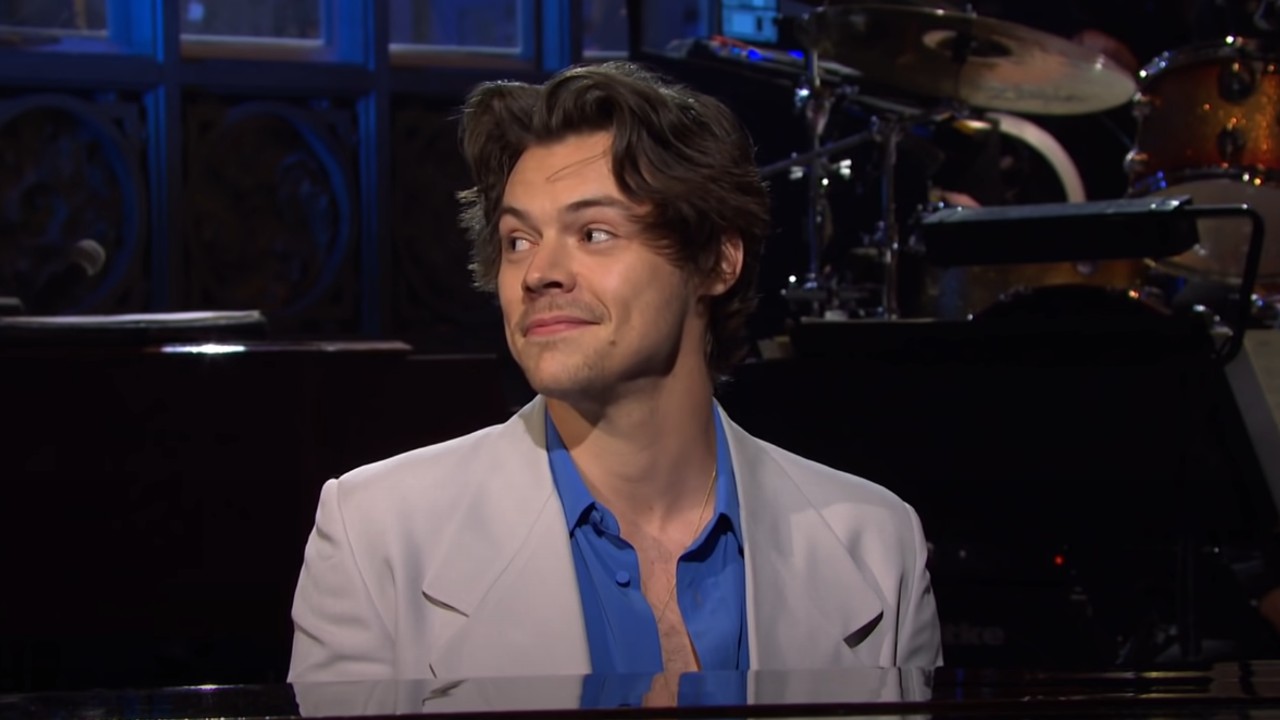 Harry Styles playing the piano on SNL