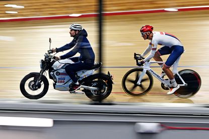 Josh Tarling motorpacing with Ben Greenwood on the Manchester Velodrome