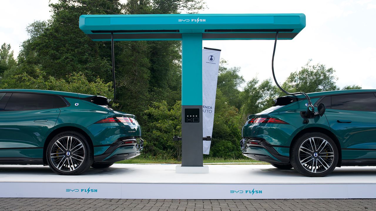  I’ve witnessed BYD fully charge its Denza Z9 GT in under 10 minutes, and it’s going to change how people view EVs 