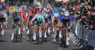 Riders make safety complaints over traffic islands in Tour de la Provence finale