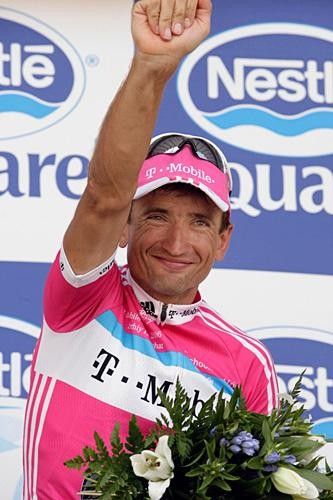 Serguei Gonchar (T-Mobile) triumphant on the podium