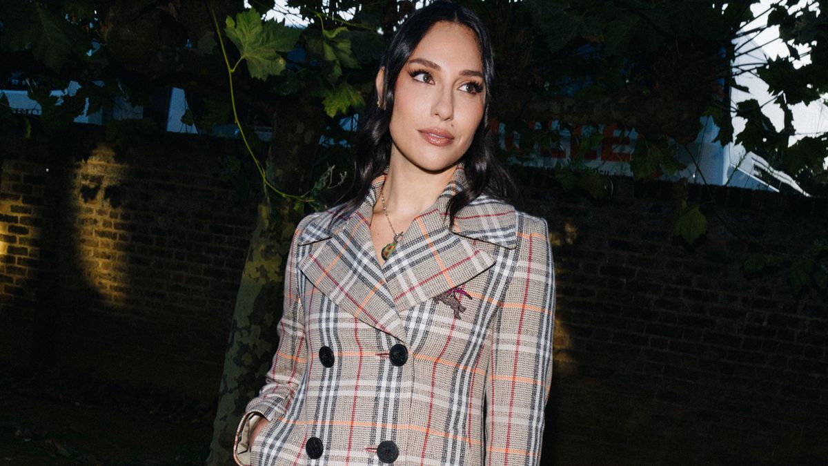 How Comedian, Influencer, and Podcast Host Tefi Pessoa Gets Ready for the Burberry Show in London