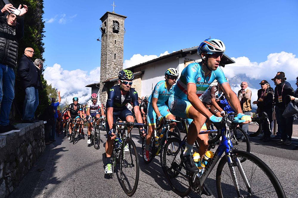 Astana team attentive during the race at Il Lombardia