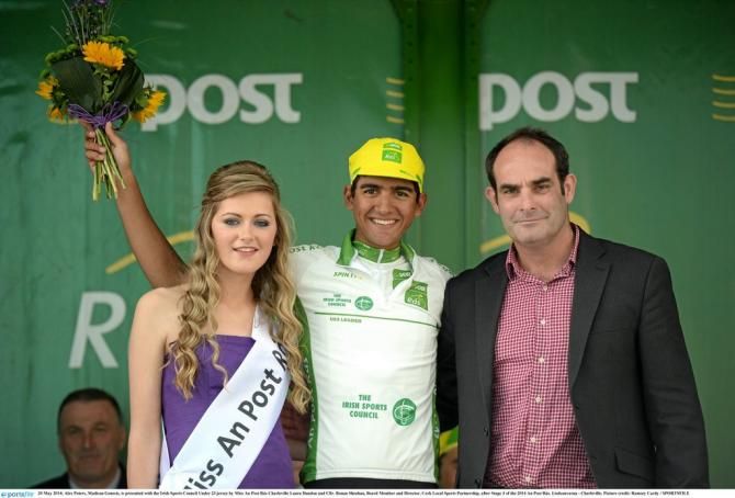 Alex Peters (Madison Genesis) is presented with the Irish Sports Council Under 23 jersey