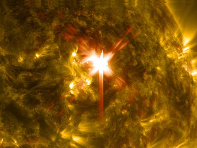 Major Solar Flare Erupts from the Sun (Video) | Space