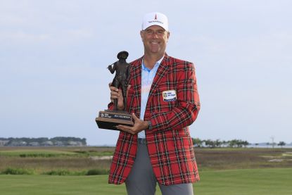 Stewart Cink with the RBC Heritage trophy