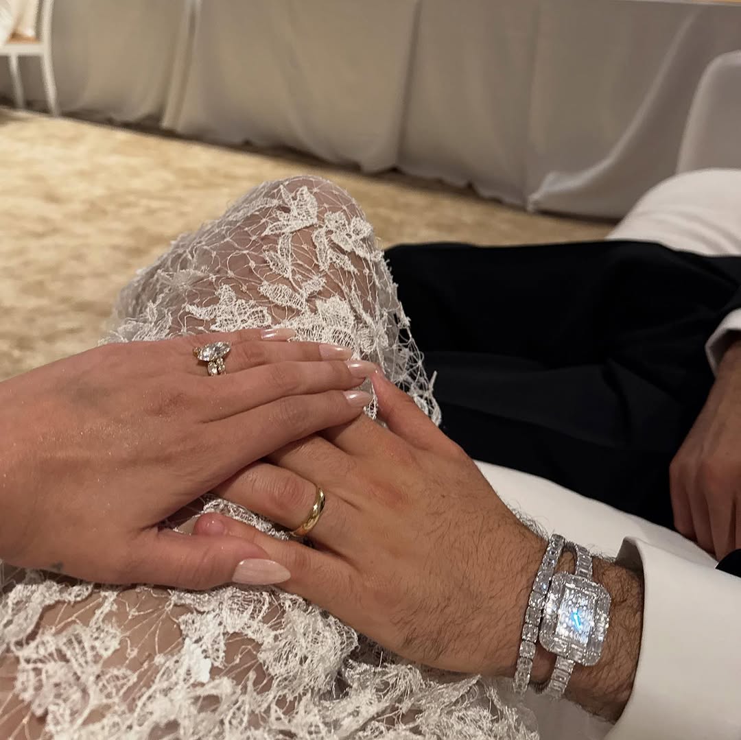 Selena Gomez and Benny Blanco debuted their new wedding bands in an Instagram post