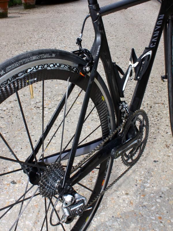 The very thin seat stays contribute to the noticeably good comfort of the Aeroad CF.