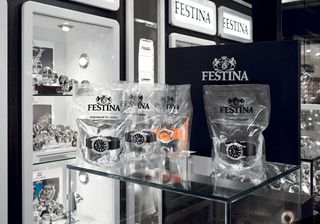 Festina water-filled packaging point of sale