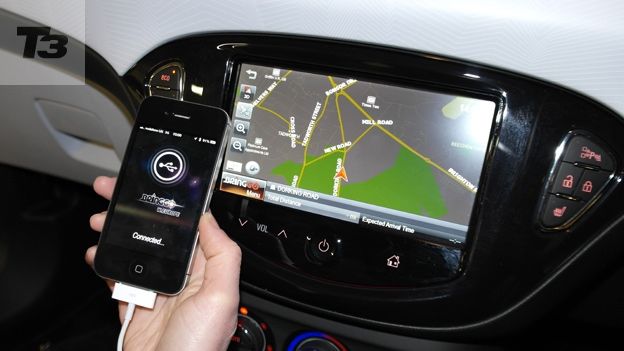 BringGo iPhone in car