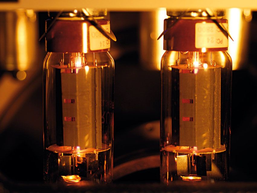 Hot valves are the key to the Einstein's sound