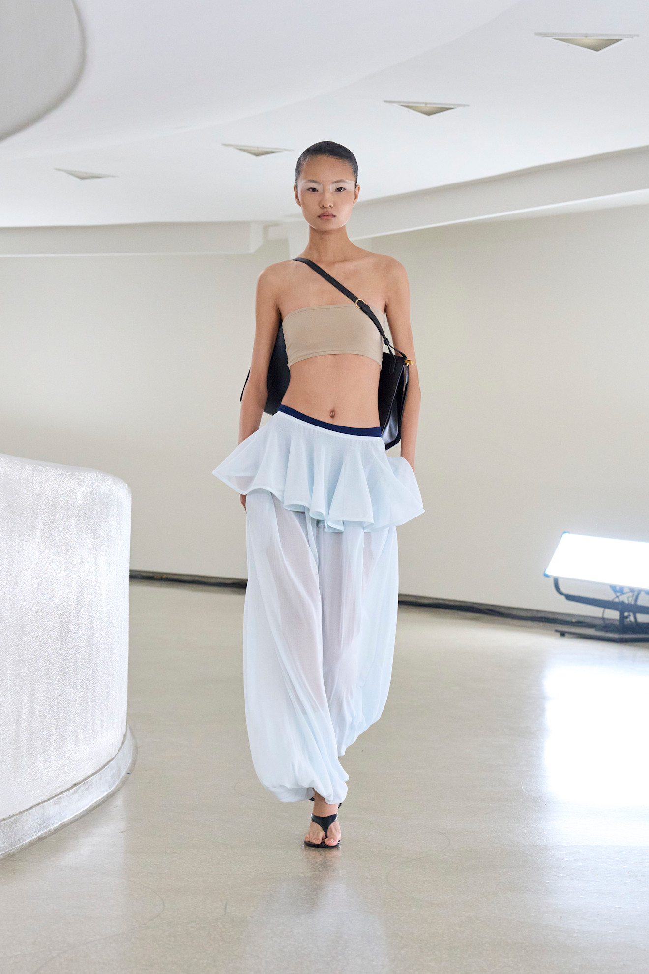 An image of balloon trousers on the Ala&amp;iuml;a spring/summer 2025 runway.