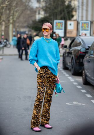 Street Style : Day Three - Paris Fashion Week - Womenswear F/W 2022-2023