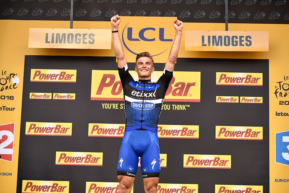 Marcel Kittel raises his arms in victory