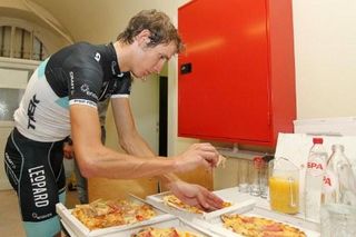 As part of his programme to improve in time trials, Andy Schleck beefs up with pizza. This time next year he'll look like his derny driver.