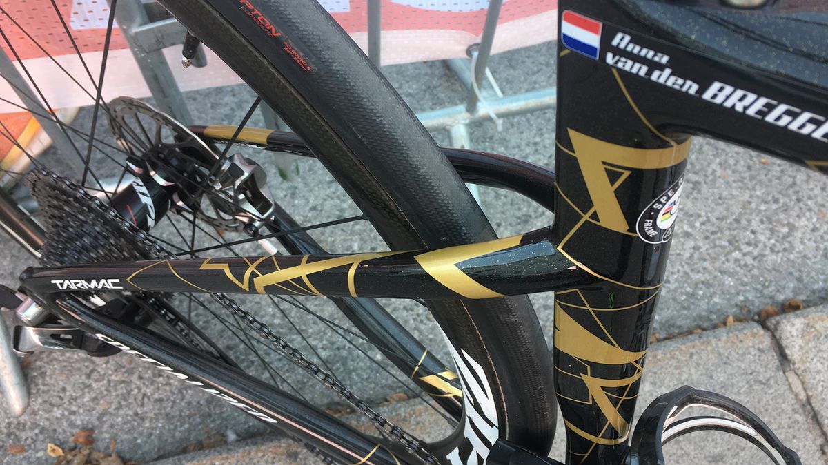 Disc brake-equipped bikes generally allow for greater tyre clearance, as well as keeping the seat stays clean looking