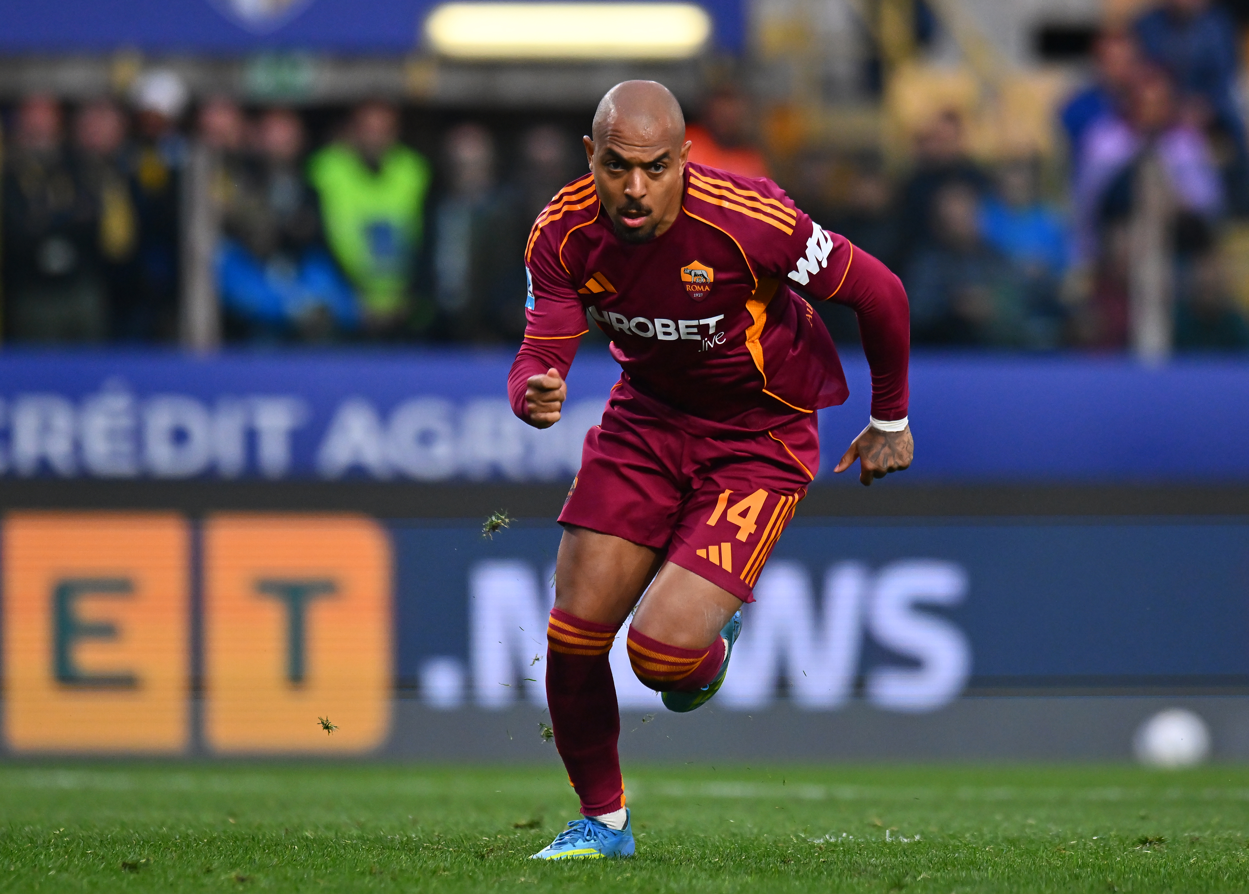 PARMA, ITALY - MAY 10: Donyell Malen of AS Roma celebrates scoring his team&amp;amp;apos;s third goal during the Serie A match between Parma Calcio 1913 and AS Roma at Stadio Ennio Tardini on May 10, 2026 in Parma, Italy. (Photo by Alessandro Sabattini/Getty Images)