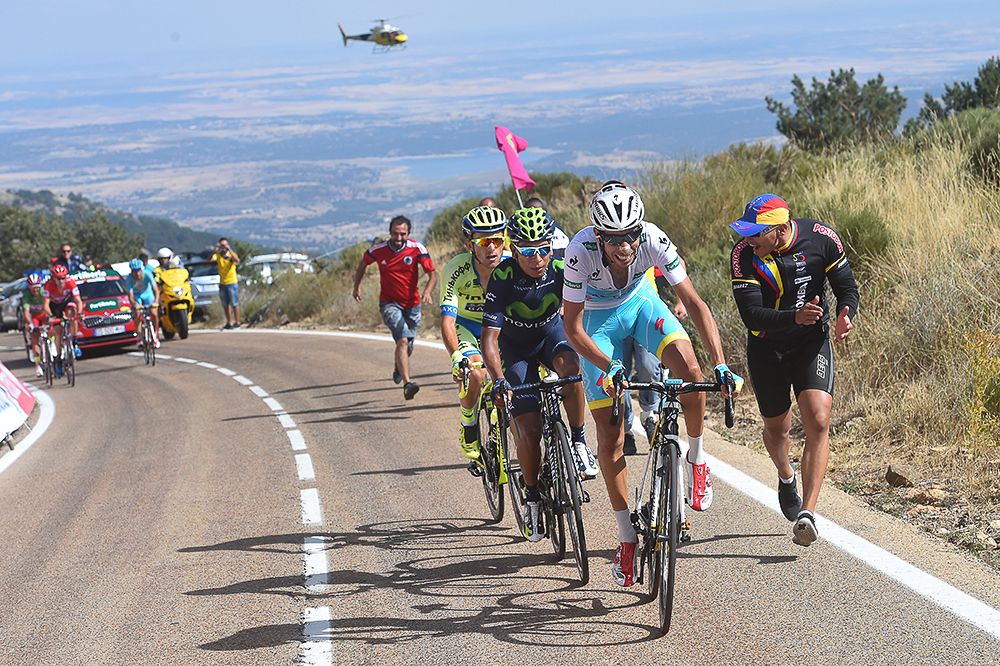 Fabio Aru and Nairo Quintana distance Tom Dumoulin.