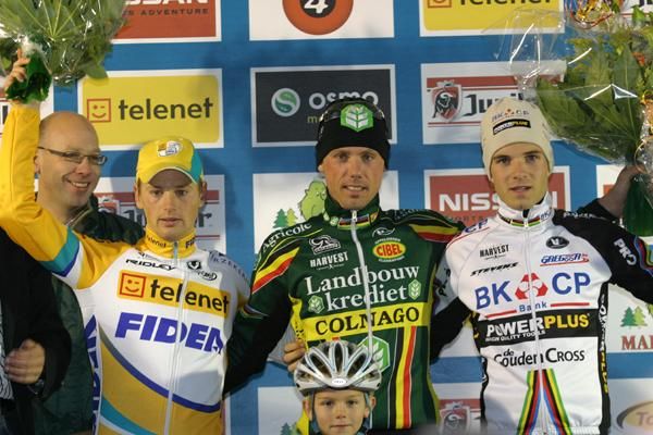 The podium: Kevin Pauwels (2nd, Fidea-Telenet), Sven Nys (1st, Landbouwcredit-Colnago) and Niels Albert (3rd, BKCP-Powerplus)