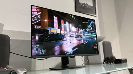 MSI MPG 322UR X24